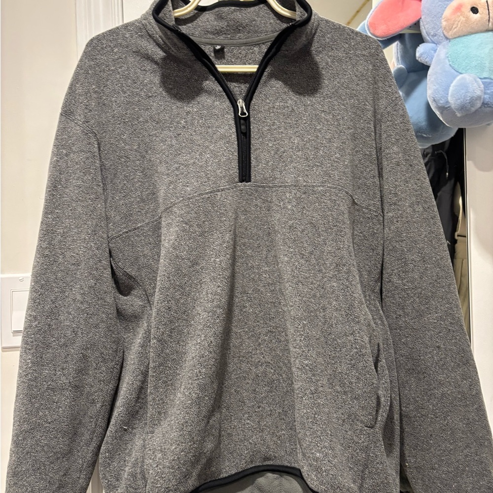 Uniqlo Gray Men's Sweater, in perfect condition, warm.